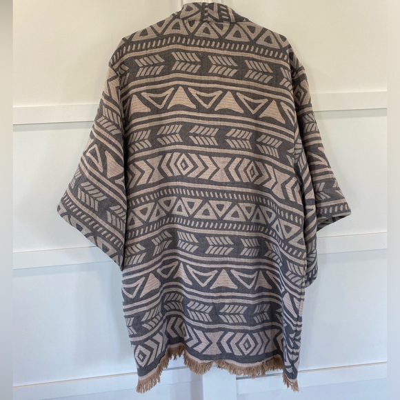 Begonville Cotton Shrug - Picture 8 of 11